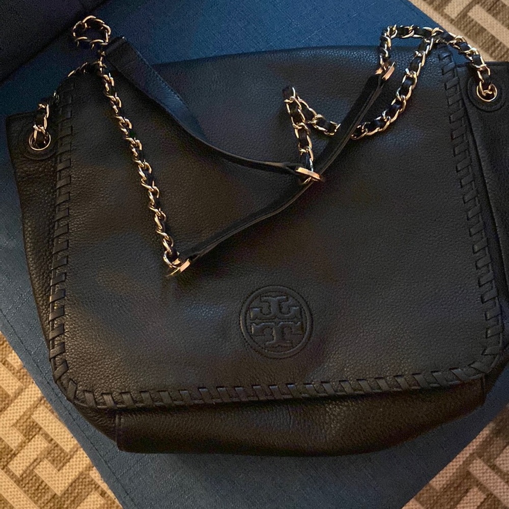 Tory burch flap bag with gold chain handles. crossbody/shoulder bag.